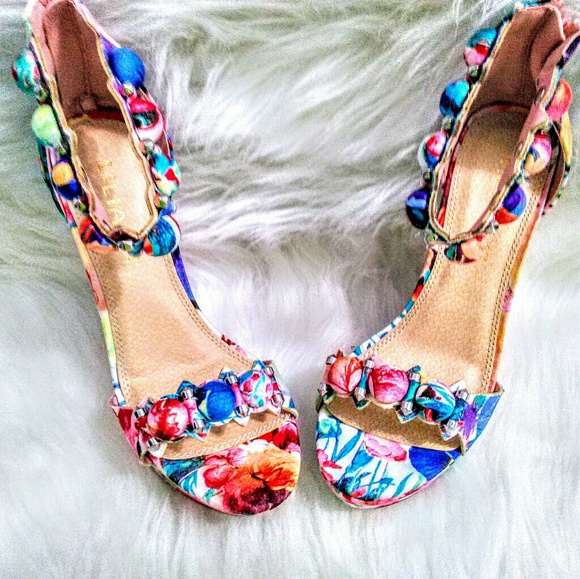 Hot! (NEW)! Floral, Wedge, Platform, Heel! - Picture 3 of 8